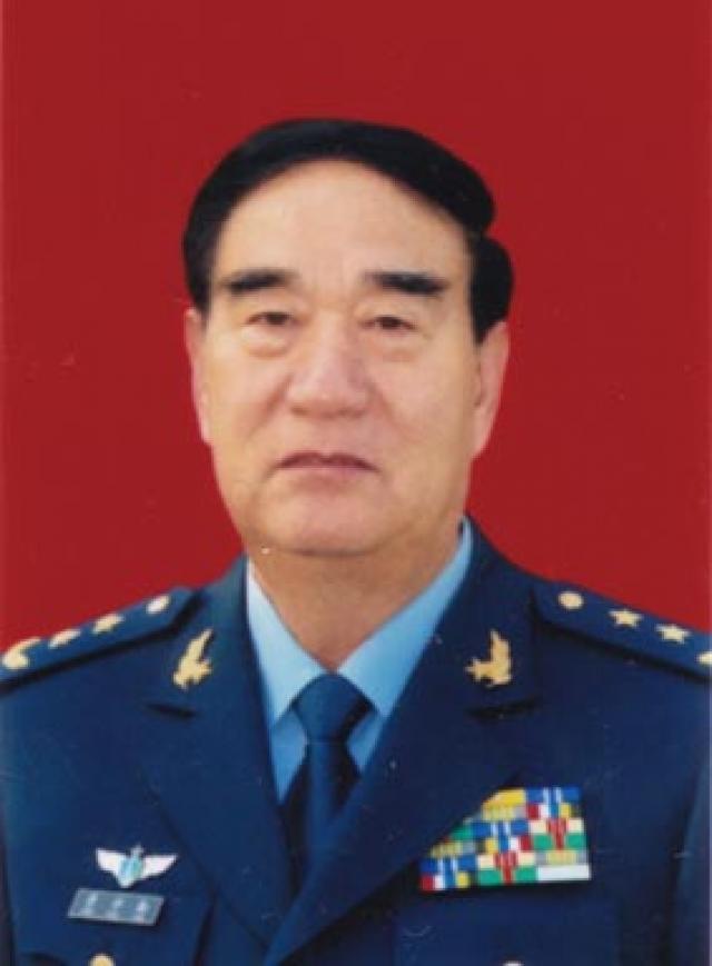 景学勤中将 1958级校友 空军中将军衔 1993年担任空军副司令员
