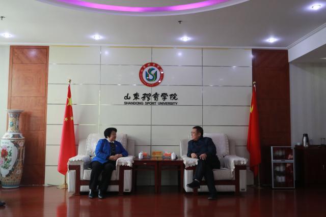 我校杰出校友、三涧溪村党委书记高淑贞回母校作专题报告