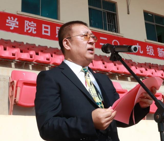 承载青春荣耀 开启体育梦想——学校隆重举行2019级新生军训汇报暨开学典礼