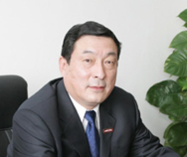 姚颂平 曾任上海体育学院院长 现担任国家篮球学院顾问